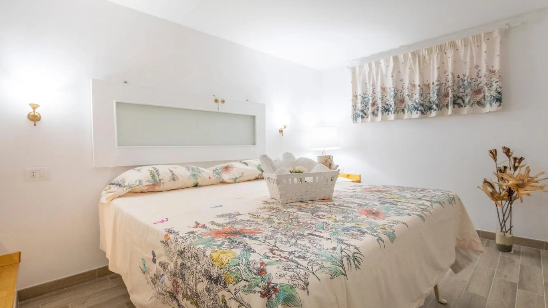 Fabiene Familyholidays Gelsonia Cefalu Italy