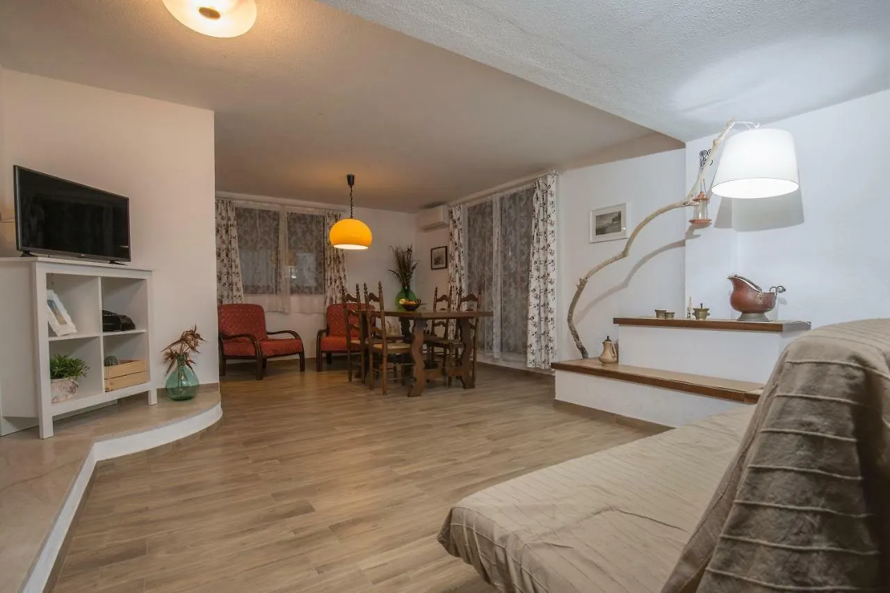 Apartment Fabiene Familyholidays Gelsonia Cefalu Italy